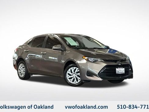 Used 2018 Toyota Corolla LE FWD image 1