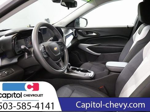 Used 2025 Chevrolet Trax LS FWD image 13