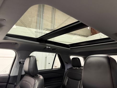 Used 2021 Ford Explorer XLT w/ Equipment Group 202A image 28