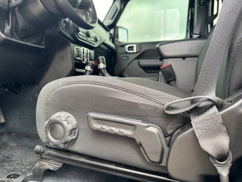 Used 2022 Jeep Gladiator Sport AWD/4WD image 19