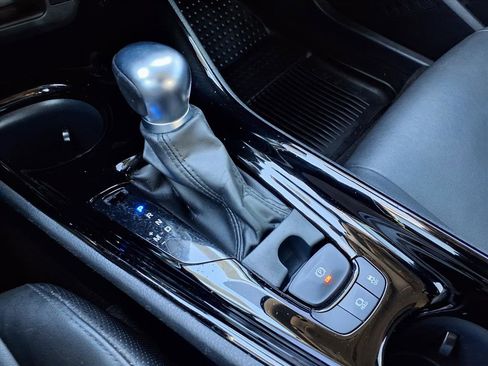 Used 2022 Toyota C-HR Limited image 10