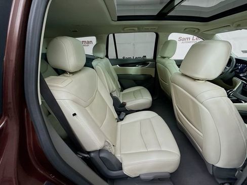 Used 2022 Cadillac XT6 Premium Luxury w/ Technology Package image 32