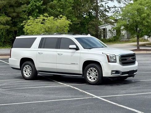Used 2017 GMC Yukon XL SLT w/ Open Road Package AWD/4WD image 10