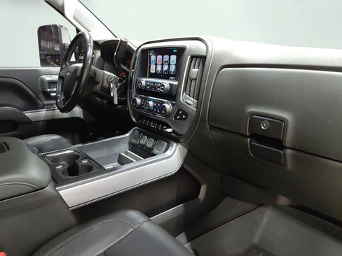 Used 2019 Chevrolet Silverado 2500 LTZ w/ Duramax Plus Package AWD/4WD image 21