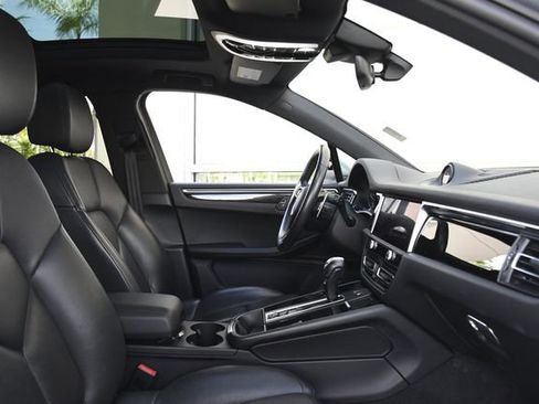 Used 2024 Porsche Macan w/ Premium Plus Package image 30