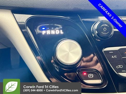 Used 2024 Chrysler Pacifica Touring-L image 10