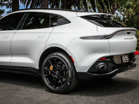 Used 2022 Aston Martin DBX AWD/4WD image 10