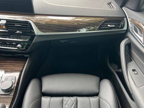 Certified 2022 BMW 530i w/ Convenience Package image 29