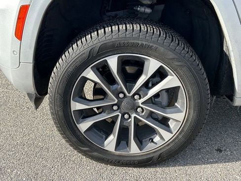 Used 2024 Jeep Grand Cherokee Overland w/ Luxury Tech Group IV image 11