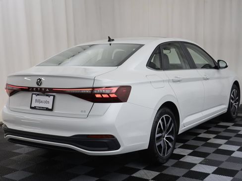 Used 2025 Volkswagen Jetta SE w/ Sunroof Package FWD image 16