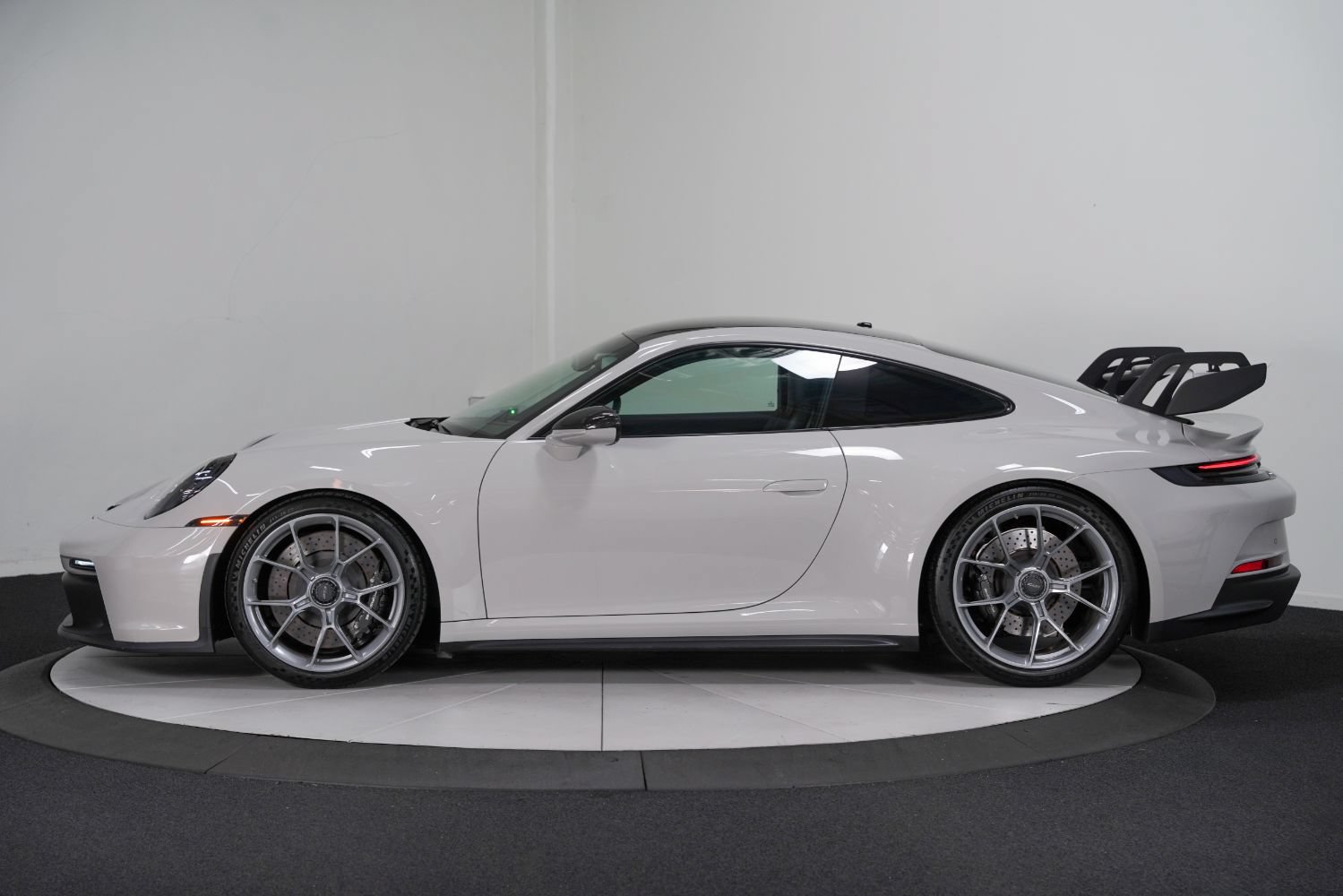 Used 2022 Porsche 911 GT3 RWD image 8