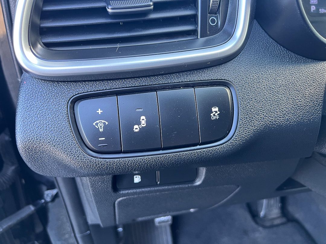 Used 2020 Kia Sorento LX FWD image 18