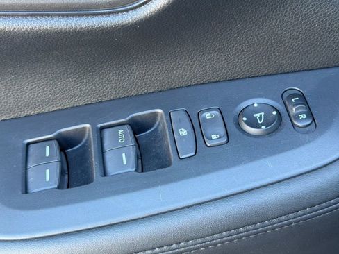 Certified 2025 Honda HR-V LX image 12