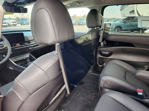 New 2025 Kia Carnival SX Prestige image 12