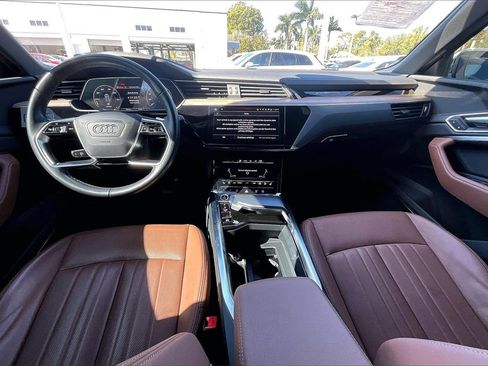 Used 2024 Audi Q8 e-tron Premium Plus image 3