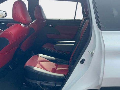 Used 2023 Toyota Highlander XSE image 14