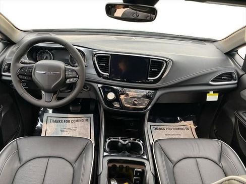 New 2026 Chrysler Pacifica Limited w/ S Appearance Package AWD/4WD image 33