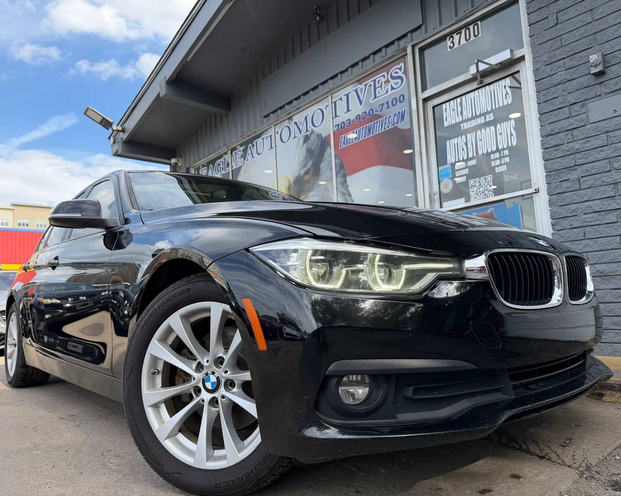Used 2018 BMW 320i xDrive Sedan AWD/4WD image 1