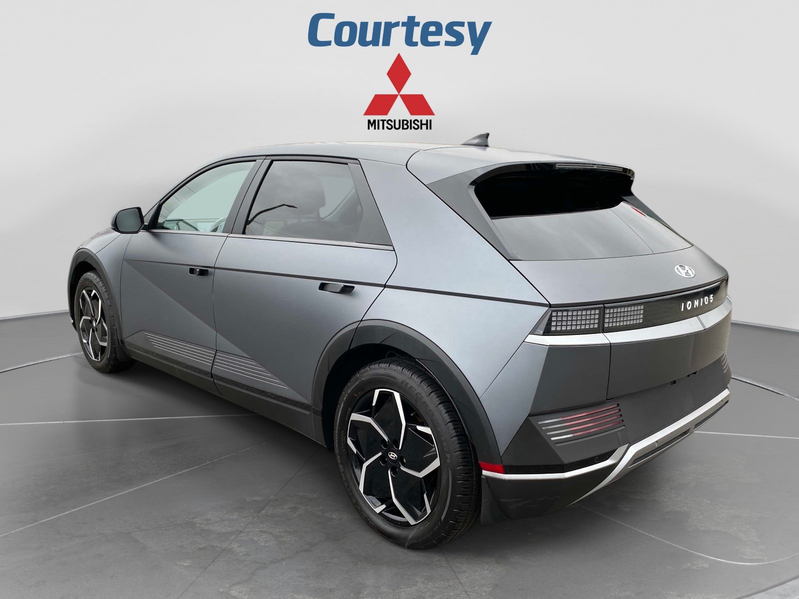 Used 2023 Hyundai Ioniq 5 SEL AWD/4WD image 3