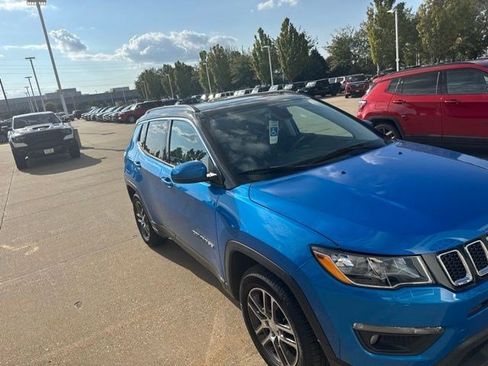 Used 2018 Jeep Compass Latitude w/ Popular Equipment Group FWD image 1