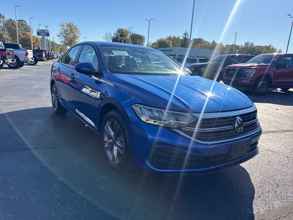 Used 2024 Volkswagen Jetta SE FWD image 4