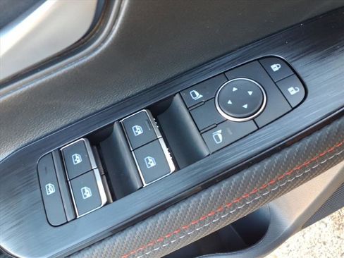 New 2026 Nissan Kicks SR image 18