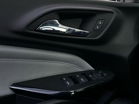 Used 2025 Chevrolet Trax LT image 19