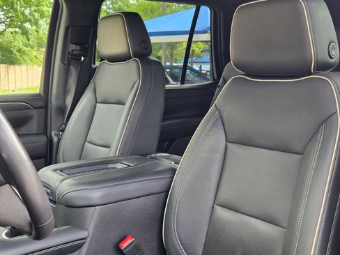 Used 2021 GMC Yukon SLT w/ SLT Luxury Package AWD/4WD image 13