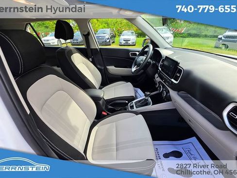 Used 2025 Hyundai Venue SEL FWD image 27