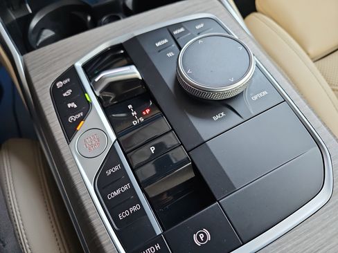 Certified 2025 BMW 330i Sedan w/ Premium Package image 27