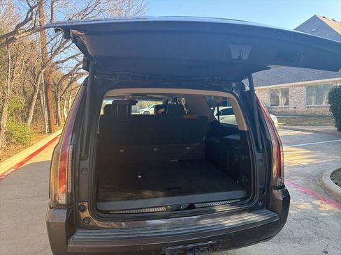 Used 2017 Cadillac Escalade ESV Premium Luxury RWD image 15