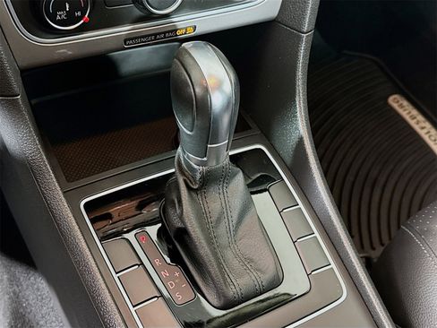 Used 2014 Volkswagen Passat 1.8T Wolfsburg Edition image 13