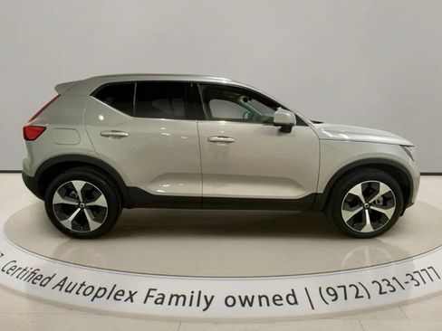 Used 2025 Volvo XC40 B5 Plus AWD/4WD image 6
