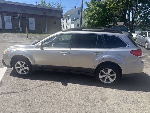 Used 2014 Subaru Outback 2.5i Premium AWD/4WD image 13