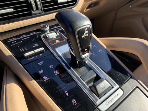 Used 2022 Porsche Cayenne Platinum Edition image 26