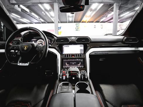 Used 2021 Lamborghini Urus AWD/4WD image 33