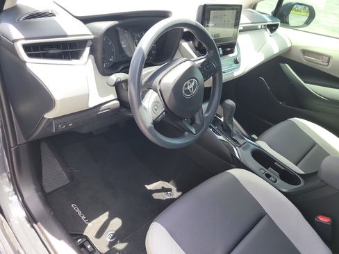 Used 2025 Toyota Corolla LE FWD image 19