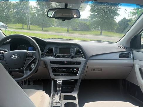 Used 2015 Hyundai Sonata SE w/ Option Group 09 FWD image 8