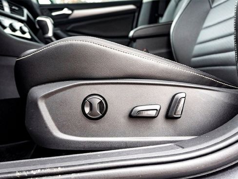 Used 2023 Volkswagen Jetta SE image 12