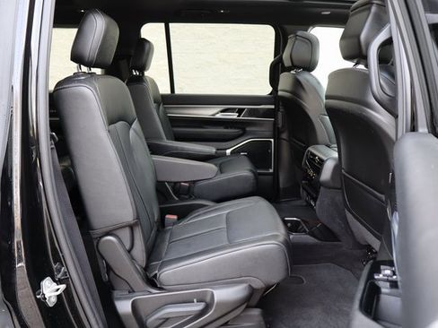 Used 2023 Jeep Wagoneer Series II image 33