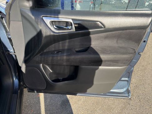 Used 2015 Nissan Pathfinder S image 17