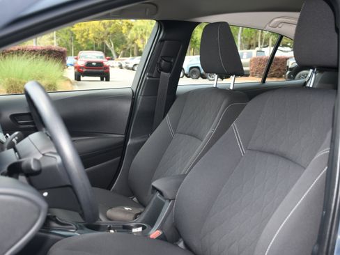 Used 2025 Toyota Corolla LE image 11