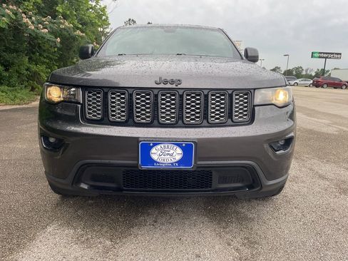 Used 2017 Jeep Grand Cherokee Altitude RWD image 5