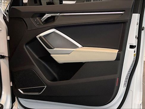 Used 2021 Audi Q3 2.0T Premium Plus w/ Premium Plus Package image 22