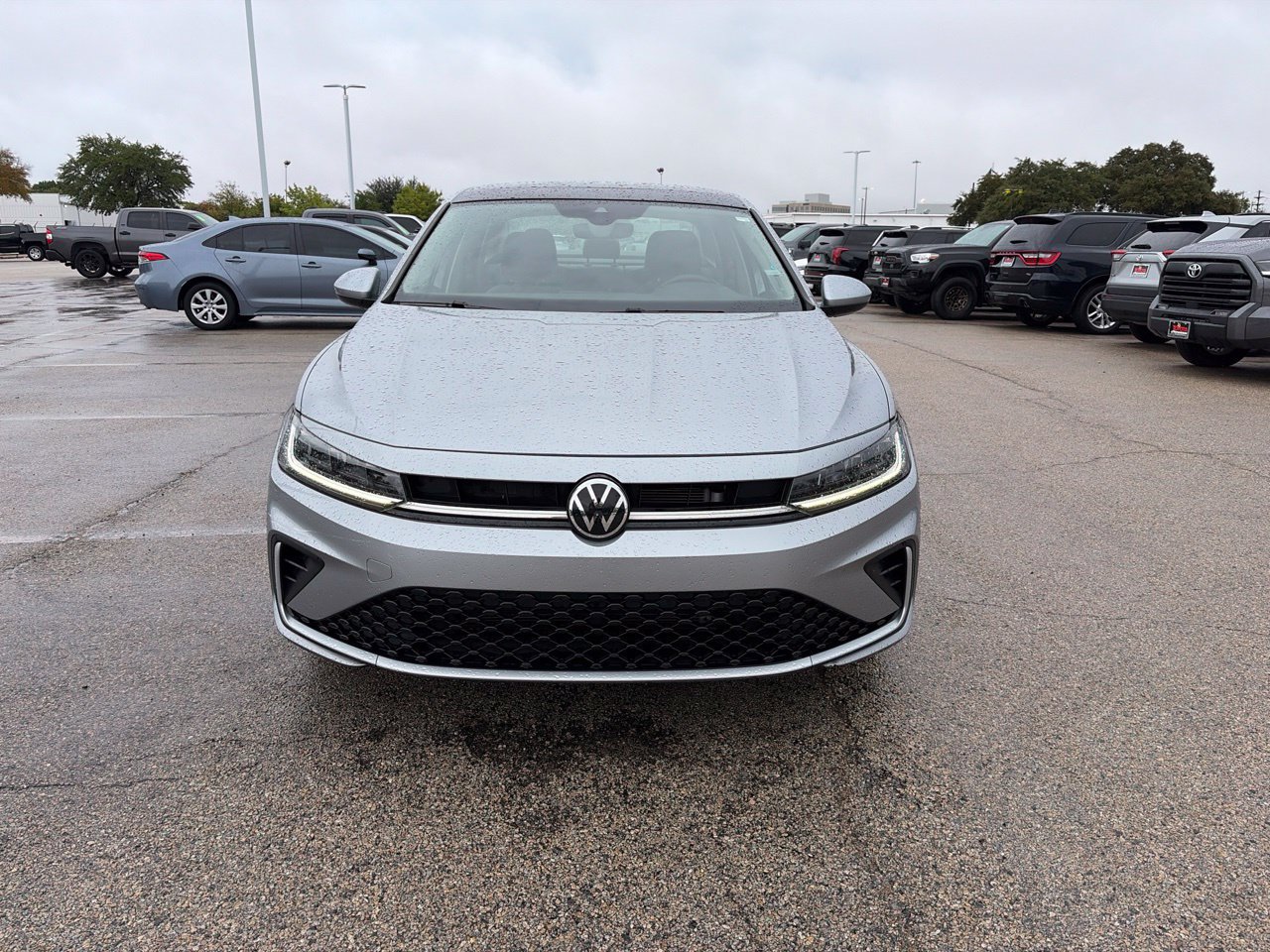 Used 2025 Volkswagen Jetta SE FWD image 2
