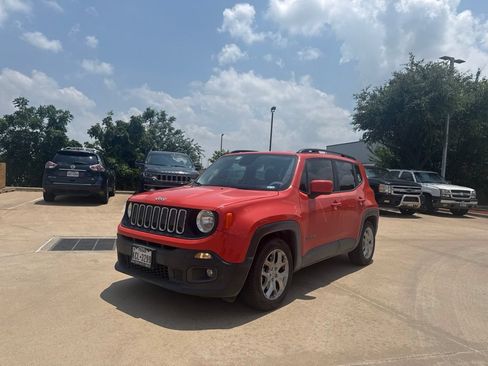 Used 2017 Jeep Renegade Latitude FWD image 1