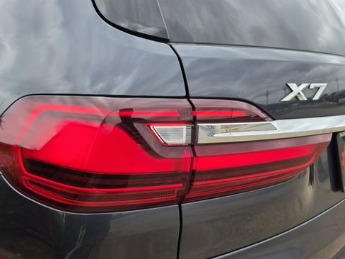 Used 2022 BMW X7 xDrive40i w/ Premium Package AWD/4WD image 10
