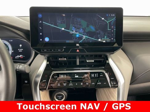 Used 2024 Toyota Venza Limited image 3