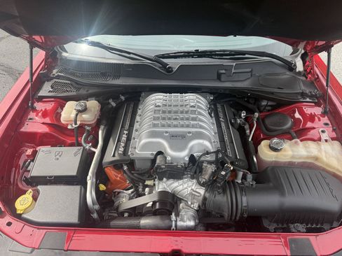 Used 2016 Dodge Challenger SRT Hellcat RWD image 7