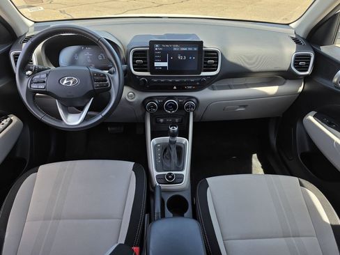 Used 2025 Hyundai Venue SEL FWD image 12